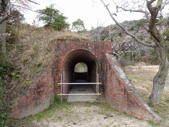 弾薬庫通用トンネル
