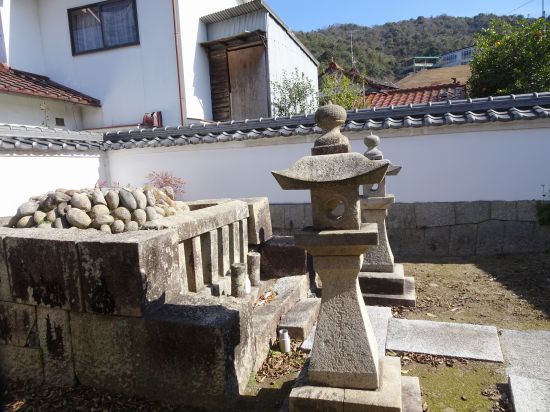 吉川興経の墓